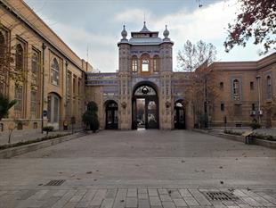 سر در باغ ملی